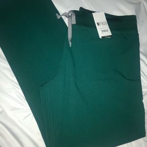 Figs- Hunter green. Size M
